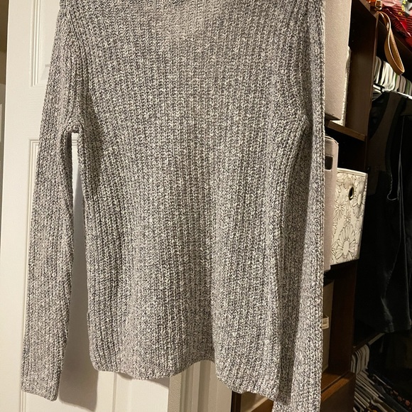 Old Navy sweater - Picture 2 of 2